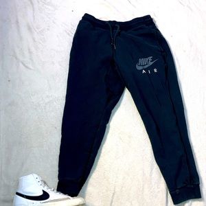 Beautiful black brand-new Nike air sweatpants
